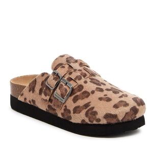 Leopard clog